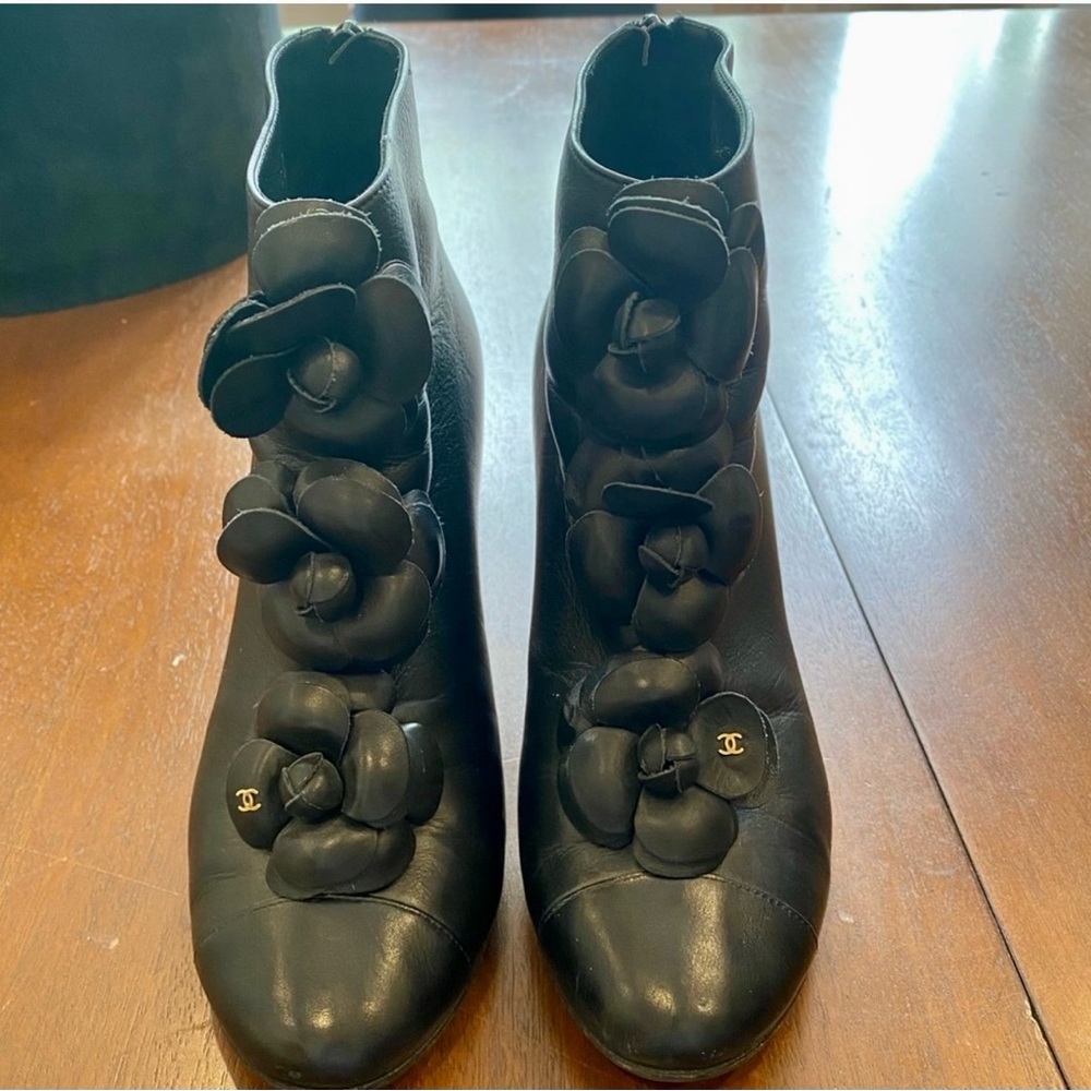 Chanel leather black booties with flower detail